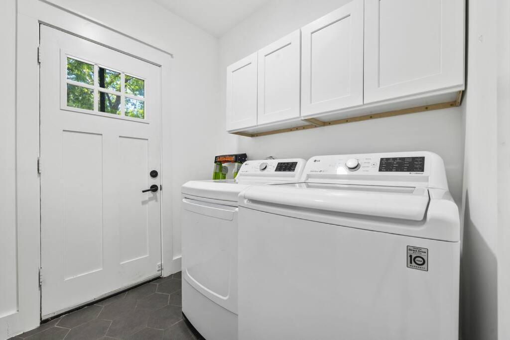 Designer Home: King Beds, Luxe Bath+Free Parking! أتلانتا المظهر الخارجي الصورة