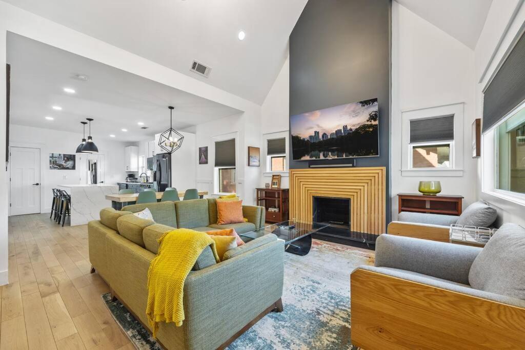 Designer Home: King Beds, Luxe Bath+Free Parking! أتلانتا المظهر الخارجي الصورة