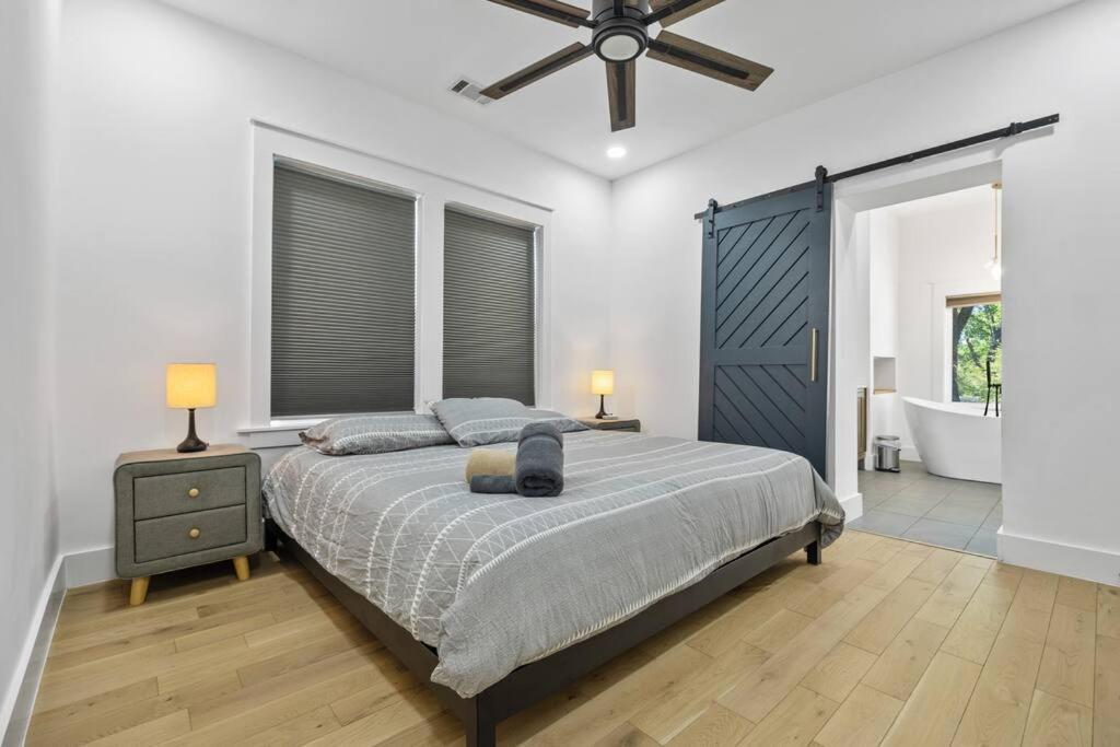 Designer Home: King Beds, Luxe Bath+Free Parking! أتلانتا المظهر الخارجي الصورة