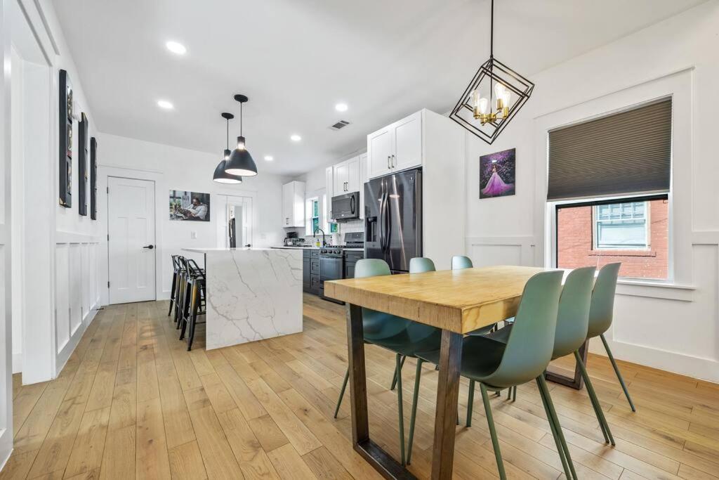 Designer Home: King Beds, Luxe Bath+Free Parking! أتلانتا المظهر الخارجي الصورة
